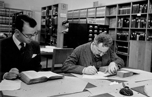 Photo of  Gisèle Freund and Walter Benjamin, working at a desk in the National Library in Paris in 1937.
